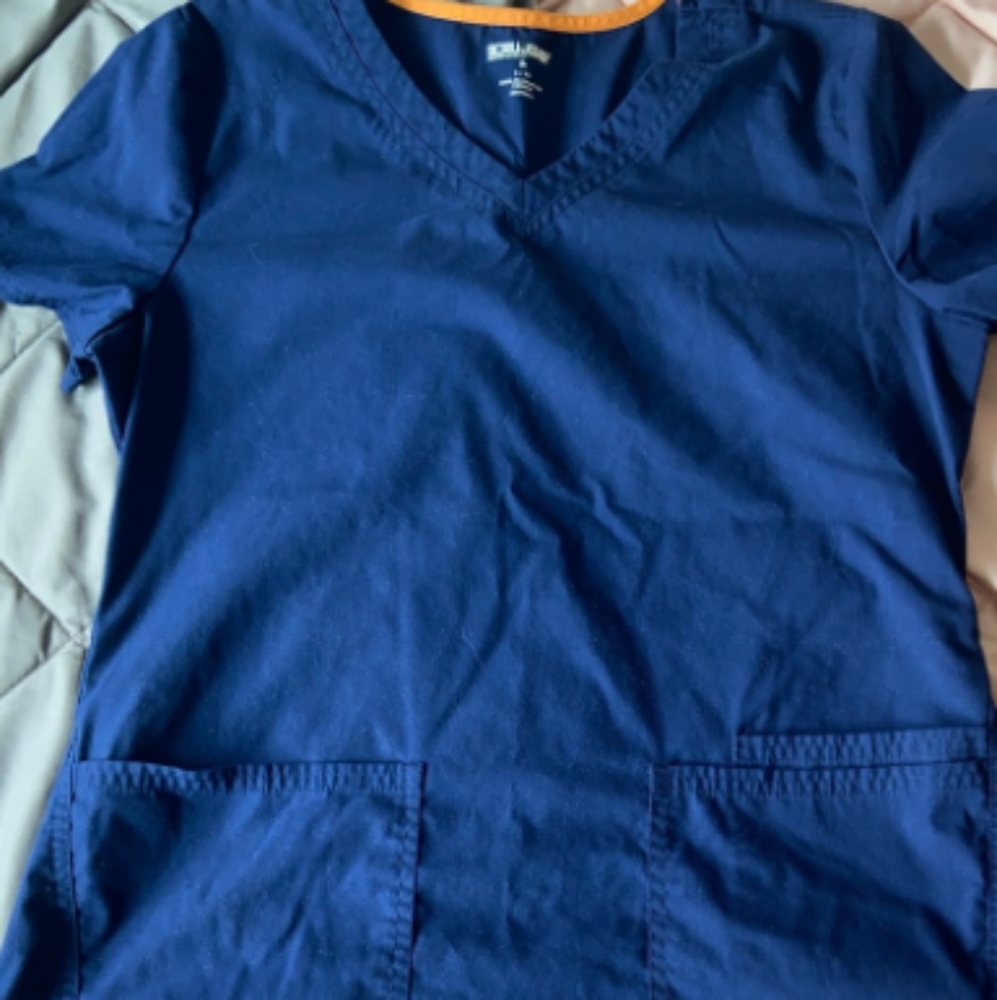 Scrub star navy scrub top in medium